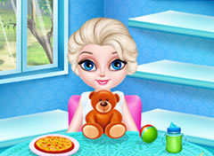 Bebê Elsa na Cozinha